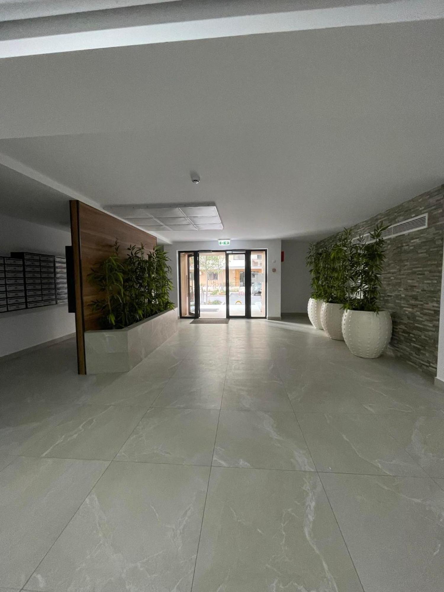 Appartement Metropolis Elegance à Bucarest Extérieur photo